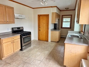 Building Photo - Spacious 3 Bedroom, 1 bath in prime Quincy location!