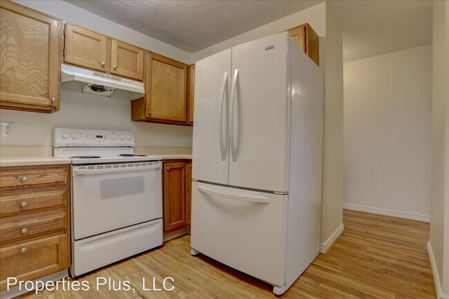 Building Photo - 2 br, 1 bath House - 13500 E Cornell Ave #102