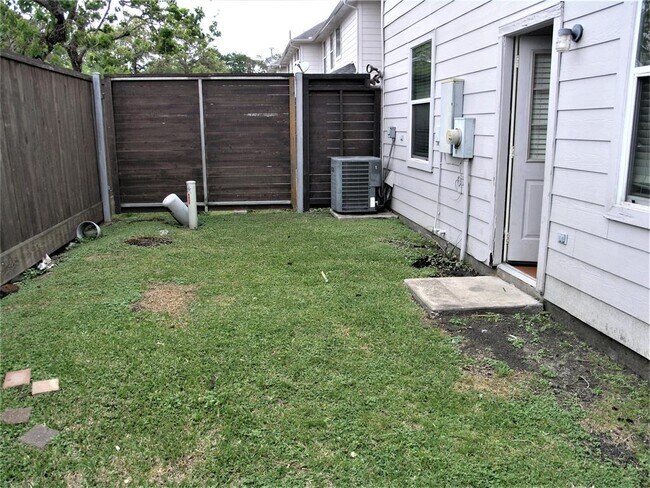 Building Photo - 2926 Meadowglen Crest