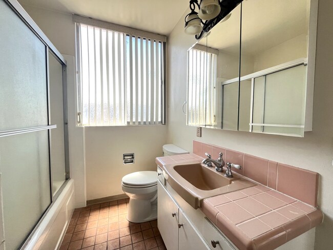 Building Photo - Available Now! 2 Bedroom, 2 Bathroom Riverside Penthouse with Views!