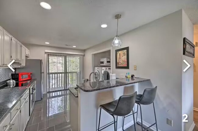 Building Photo - 328 Davidson St