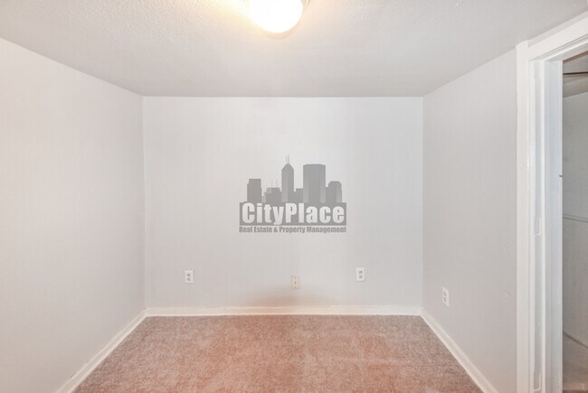 Building Photo - 318 Parkway Ave