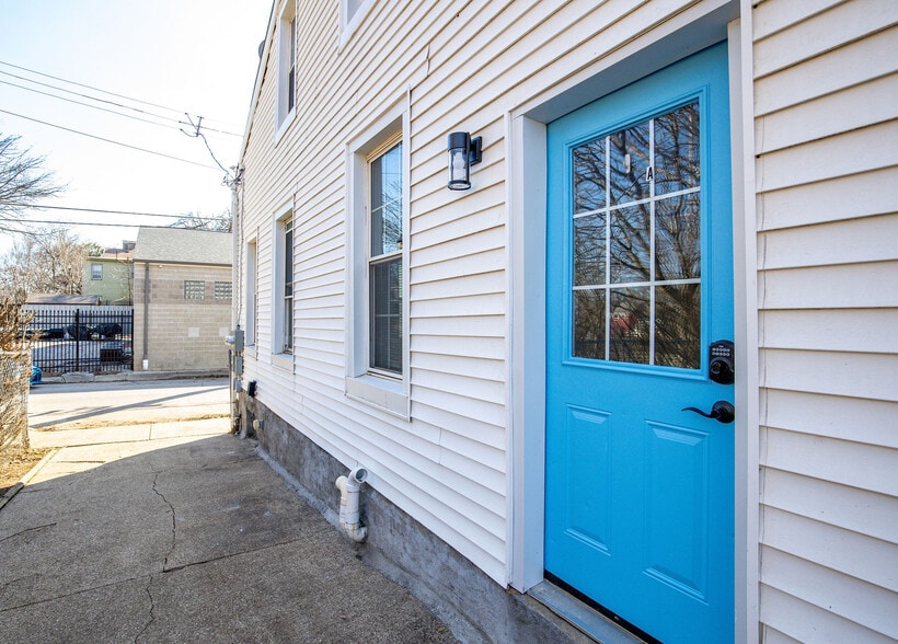 Building Photo - 422 Watkins St