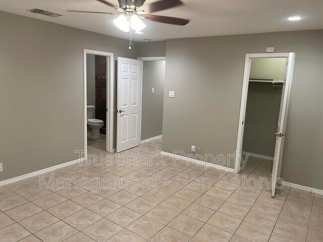 Building Photo - 8335 Bent Meadow Dr