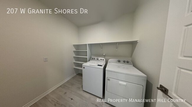 Building Photo - Live By Boerne Lake!