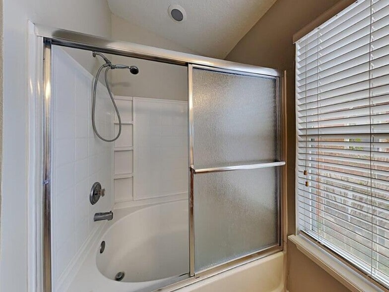 Building Photo - 2310 Little Gem Loop