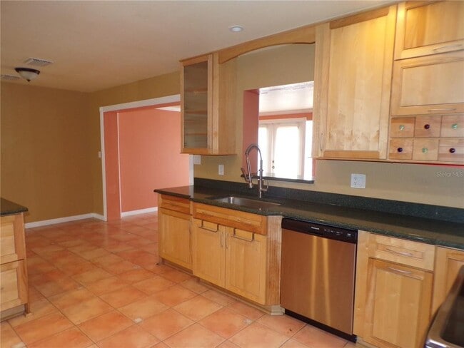 Building Photo - 270 Belaire Ct