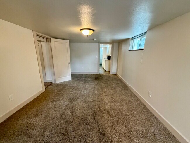 Building Photo - Charming 1-Bedroom Apartment Near Downtown | Utilities Included