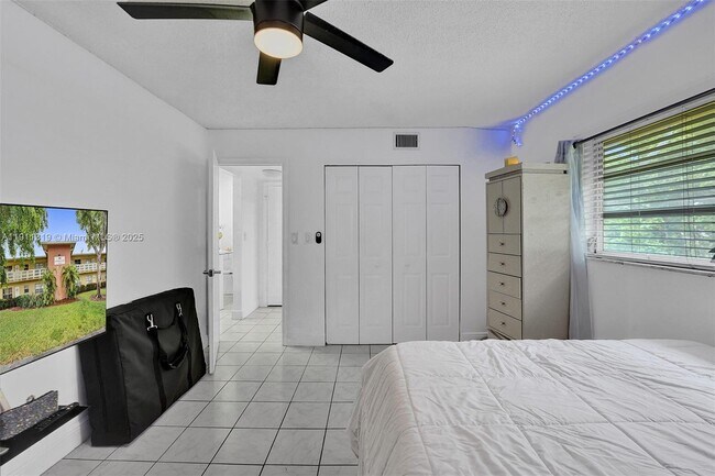 Building Photo - 3530 NW 43rd Ave