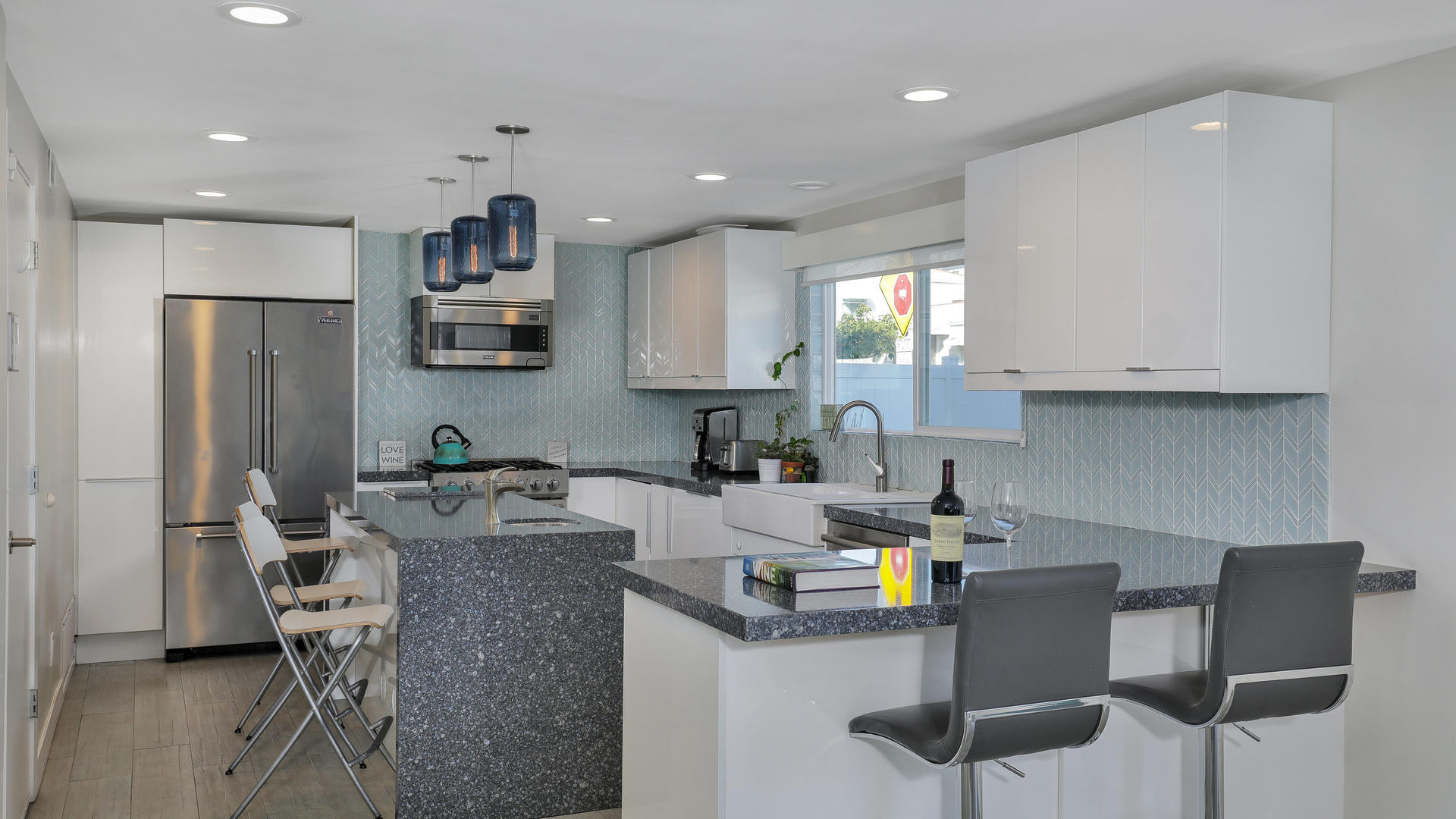 Building Photo - 1401 Pacific Beach Dr