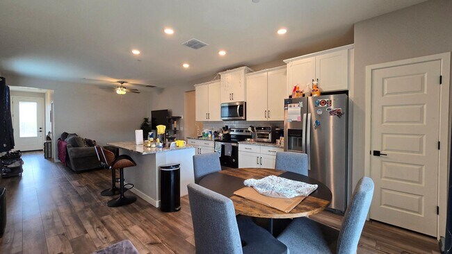 Building Photo - 11485 W Camden Dr