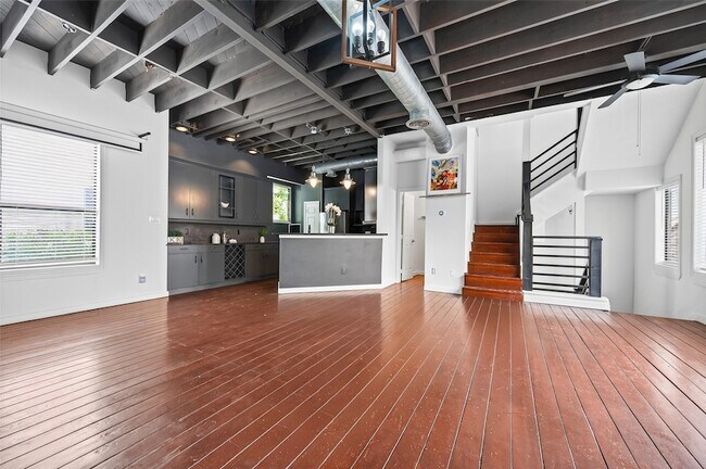 Building Photo - 708 W Clay St