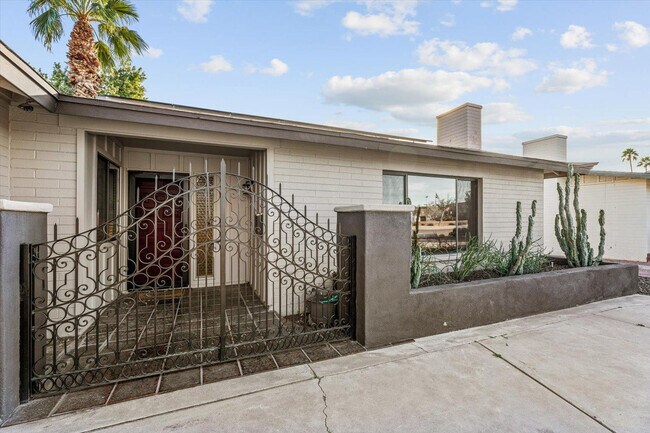 Building Photo - 8543 E Jackrabbit Rd