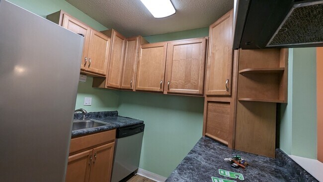 Building Photo - 7124 72nd Ln N