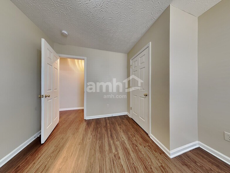 Building Photo - 691 Maxwell Ct