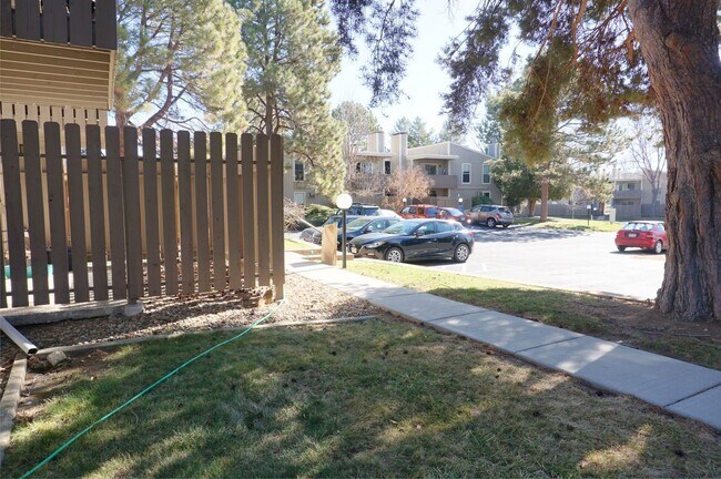 Building Photo - Adorable 1st floor 2 bedroom 1 bath condo ...