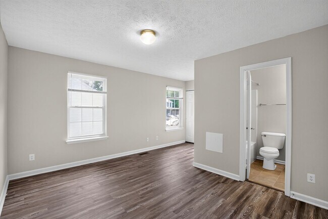 Building Photo - 3 Bedroom End Unit Townhouse