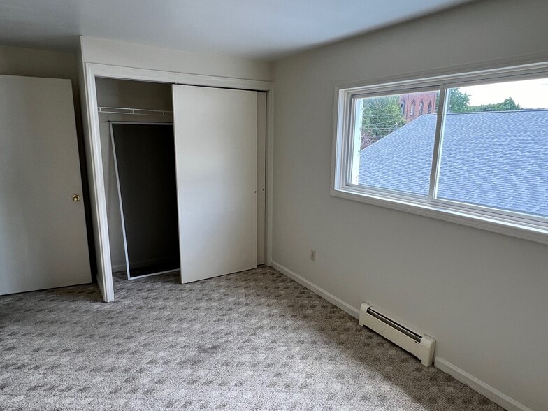 Building Photo - 115 Main St