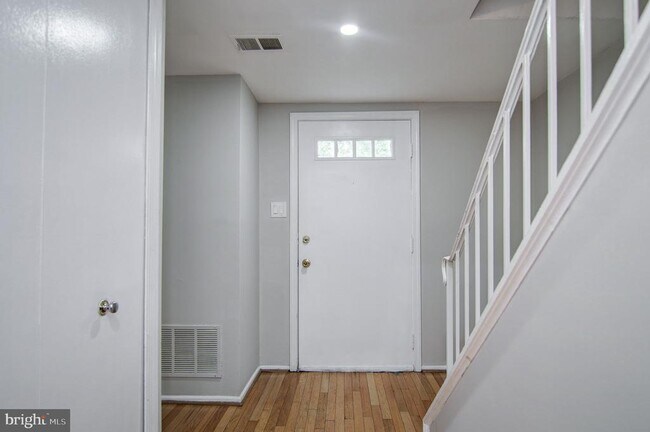 Building Photo - 7763 Durer Ct