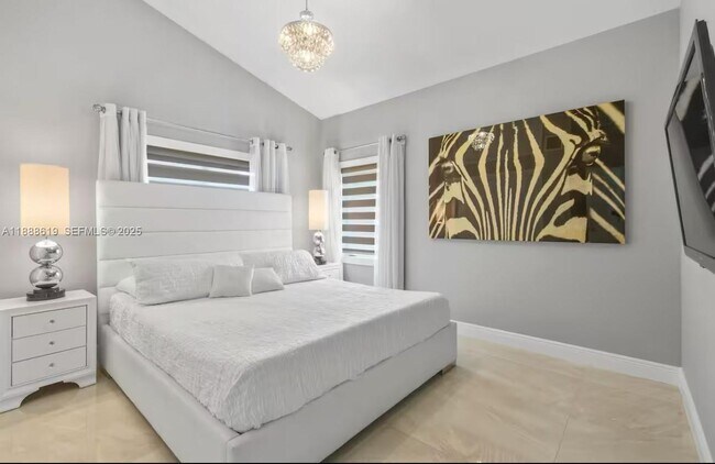 Building Photo - 7101 W Lake Dr