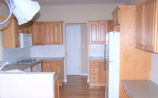 Building Photo - 2361 Craycroft Dr