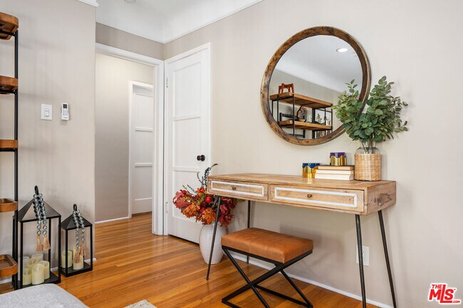 Building Photo - 1332 Ocean Park Blvd