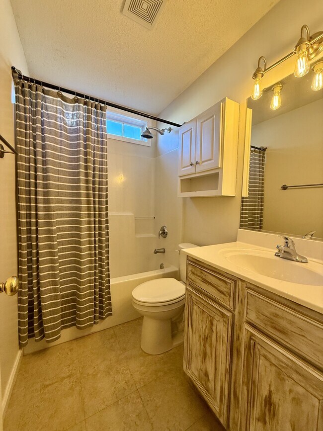 Building Photo - 254 Meadow Pathway Dr