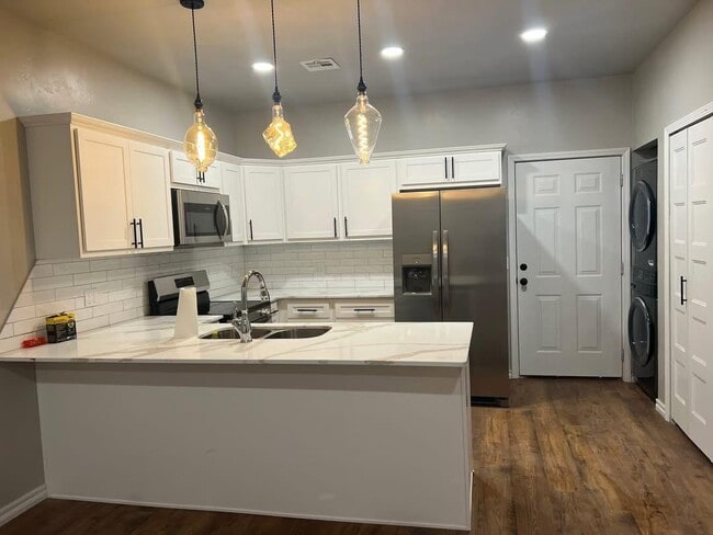 Building Photo - 1810 3rd St