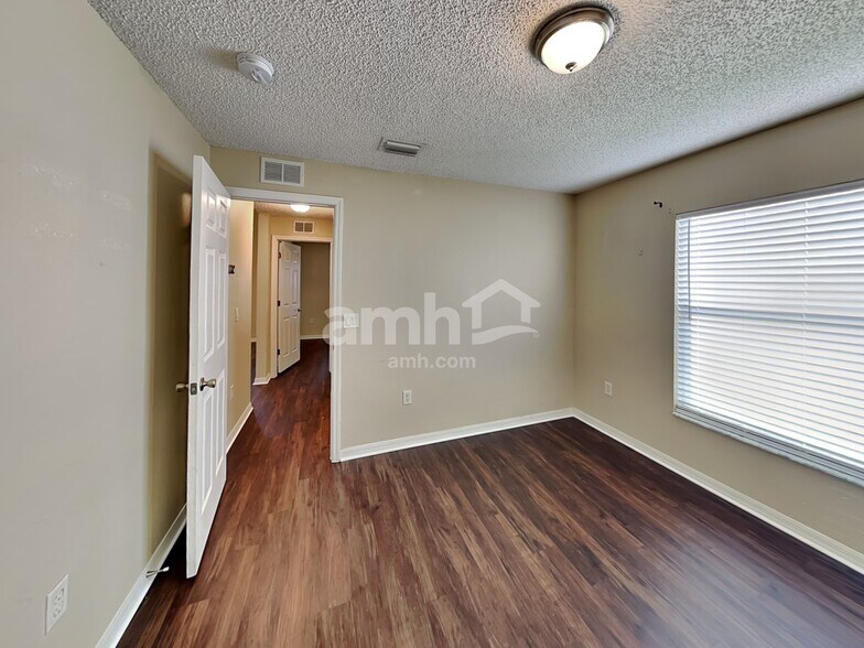 Building Photo - 635 Sedgewood Cir