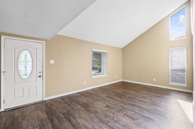 Building Photo - 2611 Quarry Hill Rd