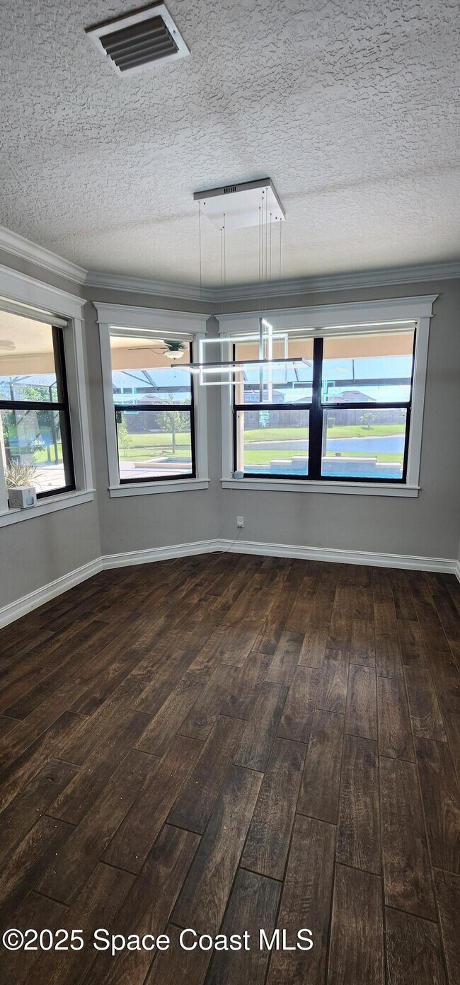 Building Photo - 3003 Trasona Dr