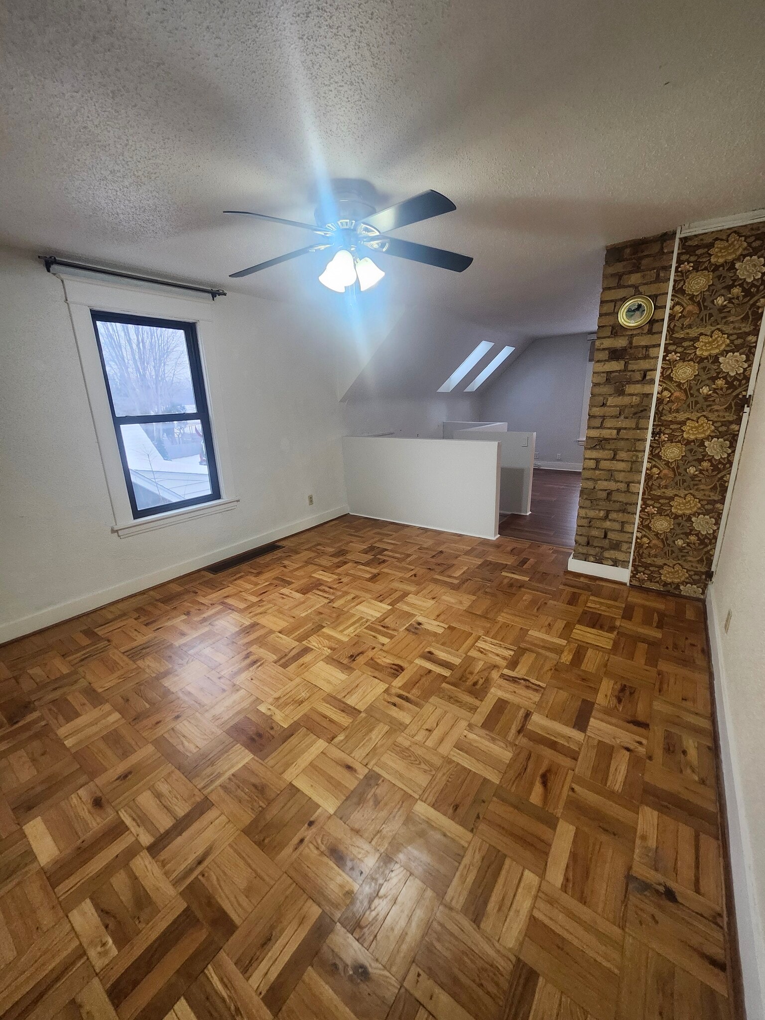 Building Photo - 796 Larpenteur Ave W