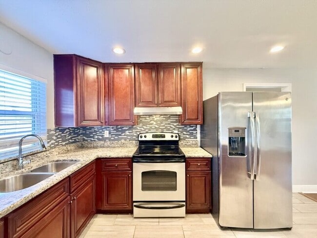 Building Photo - 6475 Cedarbrook Dr