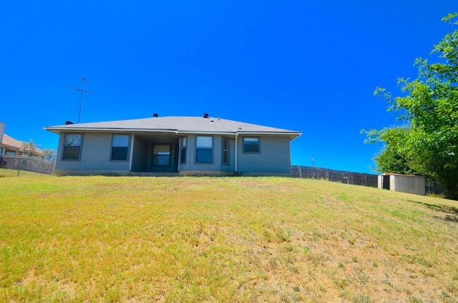 Building Photo - AMAZING 4 BED/ 2 BATH HOME IN WESTERN HILL...