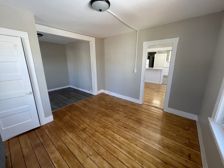 Hardwood floors - 124 Parker St