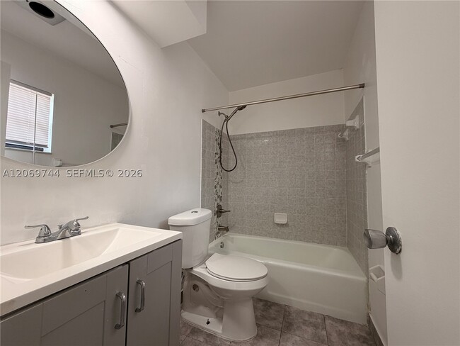 Building Photo - 4004 SW 68th Ln