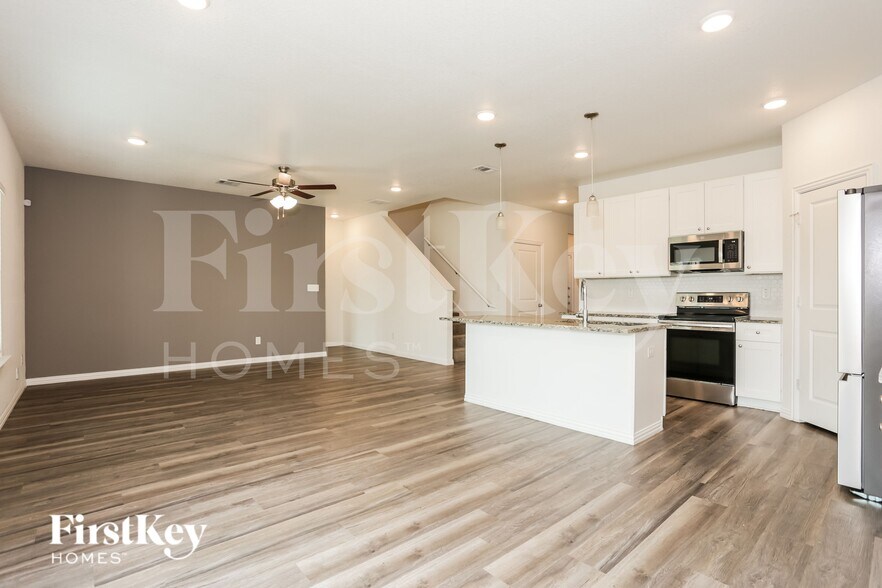 Building Photo - 7352 Parkside Pl Dr