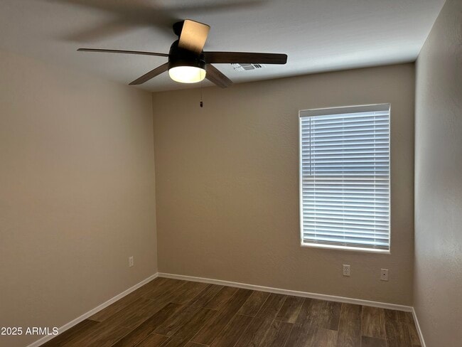 Building Photo - 2011 W Sunshine Butte Dr