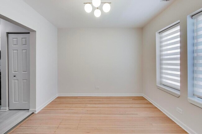 Building Photo - 1 W Oak Ave