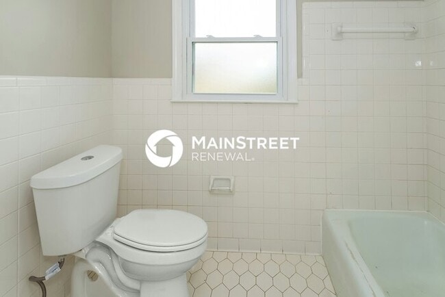 Building Photo - 3 Bedroom Pet-Friendly Home in Birmingham, AL with Main Street Renewal