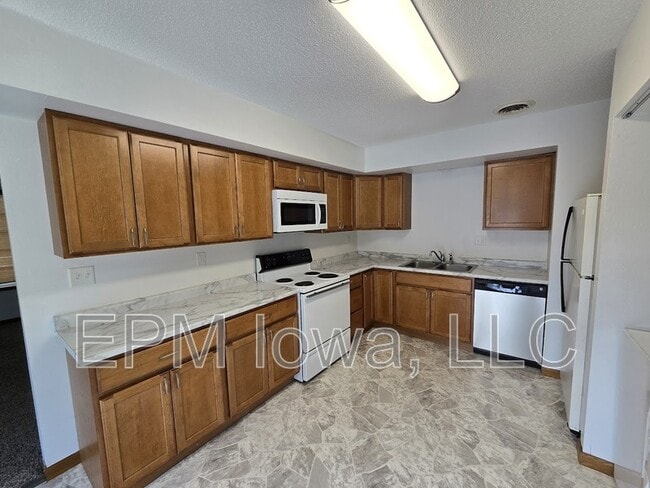 Building Photo - 151 E 3rd St