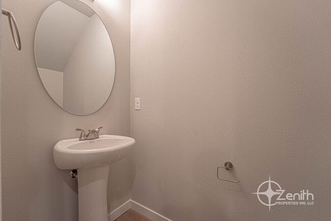 Building Photo - 4916 NE 2nd Ct