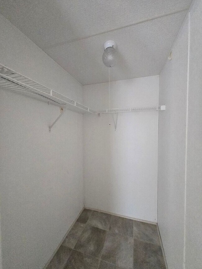 Building Photo - 2/2 Half Acre Mobile Home in Keystone Heights