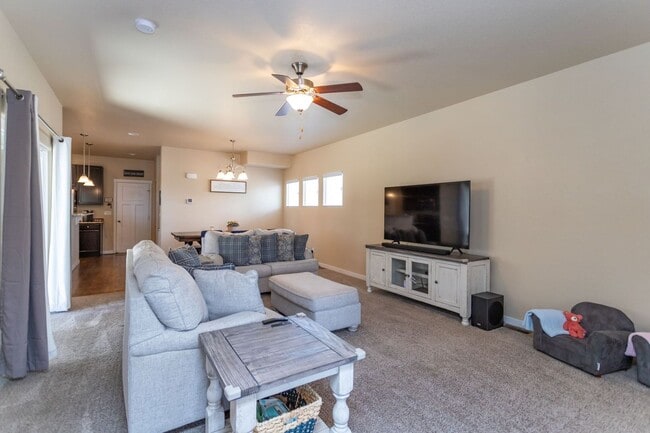 Building Photo - Immaculate 3-Story Home | Comfort, Space & Seasonal Perks!