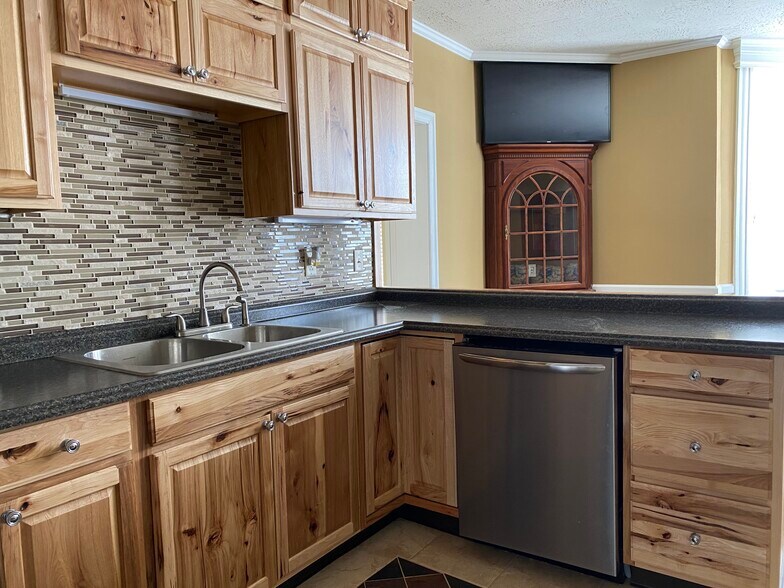Kitchen - 940 4th Ave