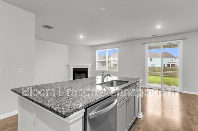 Building Photo - 227 Shortmarsh St