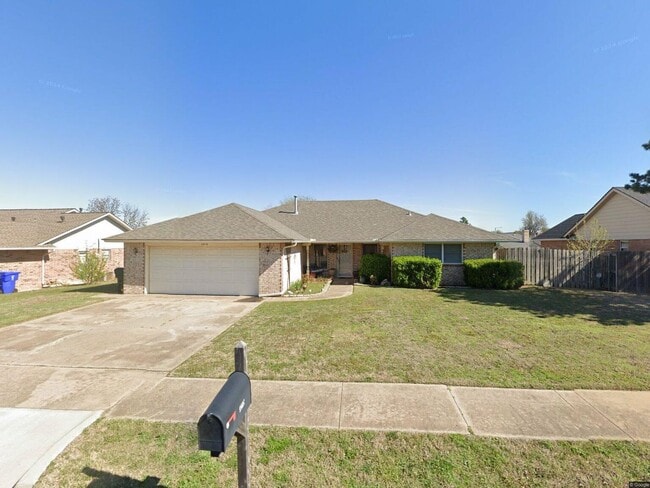 Building Photo - Fully Remodeled 3bed/2bath Available in We...