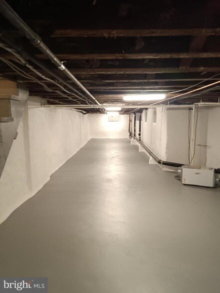 Building Photo - 335 W Girard Ave