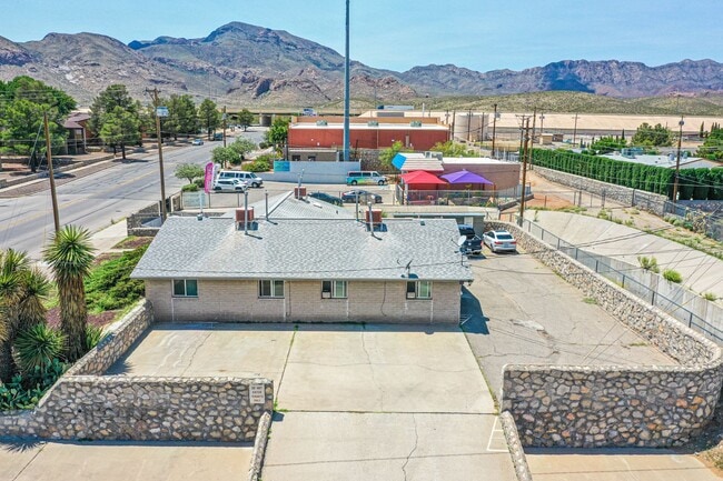 Building Photo - 4555 Sun Valley Dr