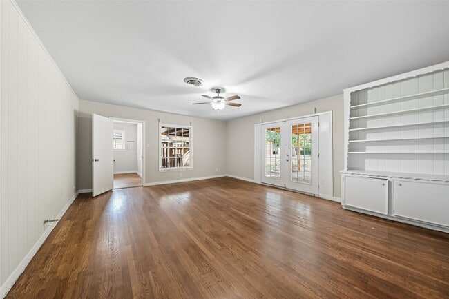 Building Photo - 1224 N San Jacinto St